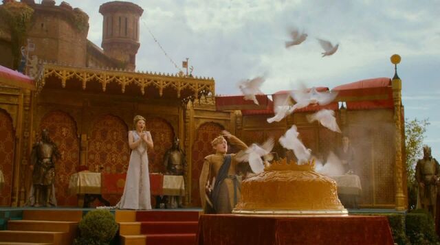 File:Cutting pigeon pie at Purple Wedding.jpg