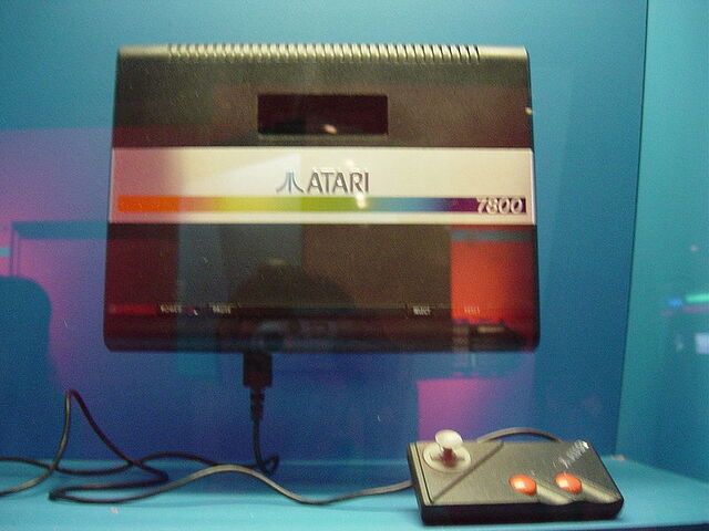 Archivo:800px-Atari 7800.jpg