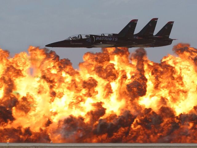 File:PatriotJetsAndWallOfFire.jpg