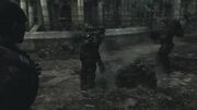 Cole y Baird pateando el cuerpo de la Berserker.jpg