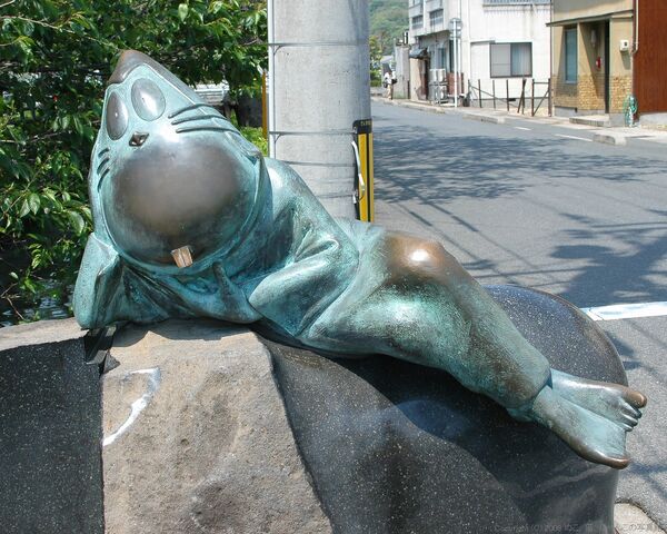 File:Nezumi-Otoko statue.jpg