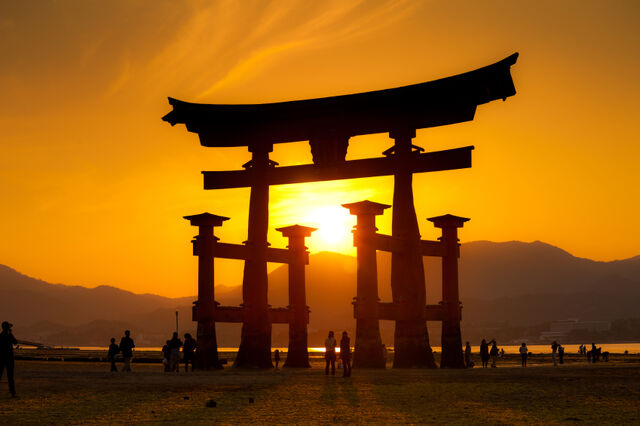 File:Japan arch sunset.jpg