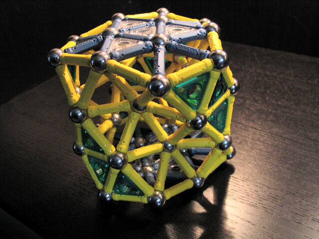 File:Spiral deltahedron c.jpg