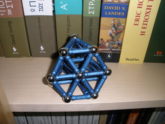 File:Κόλουρο Τετράεδρο - Truncated tetrahedron A.jpg