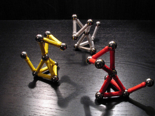 File:Three dogs.jpg