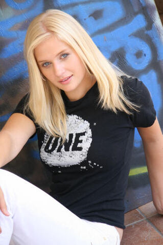 File:Carly Schroeder.jpg