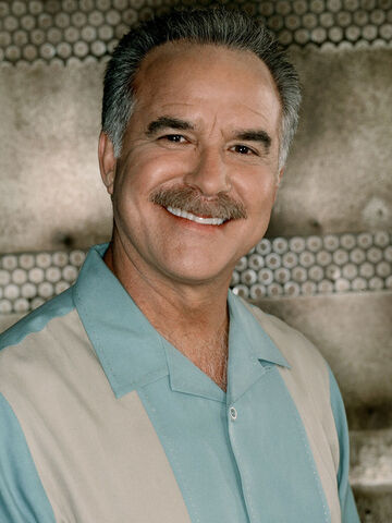 File:George-lopez-emiliano-díez-1.jpg