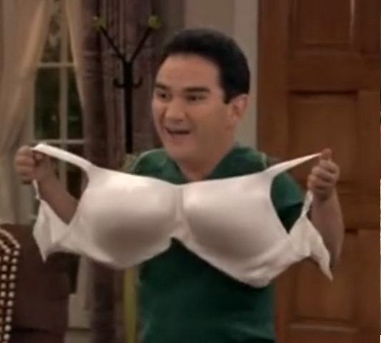 File:Ep 6x11 - Big Head kid Ernie with Mom's bra.png