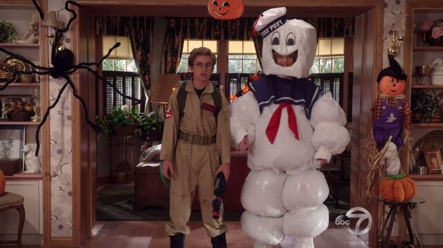 File:Goldbergs Couples Costume1.jpg