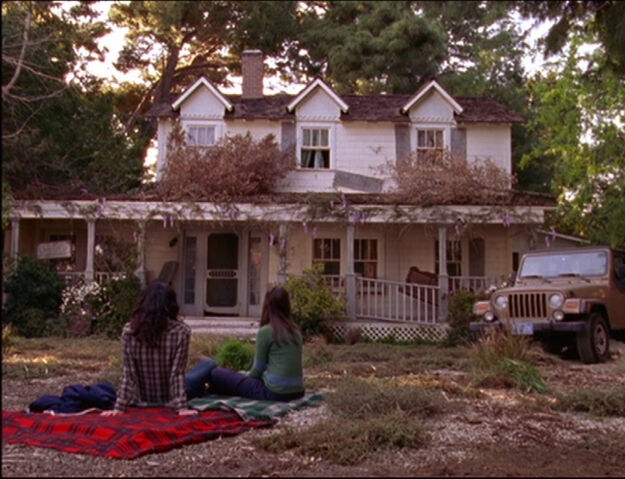 File:Dragonfly-Inn-before-2-611x458.jpg