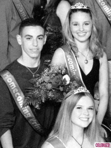 File:Dianna-Agron-Homecoming-yearbook-435x580.jpg