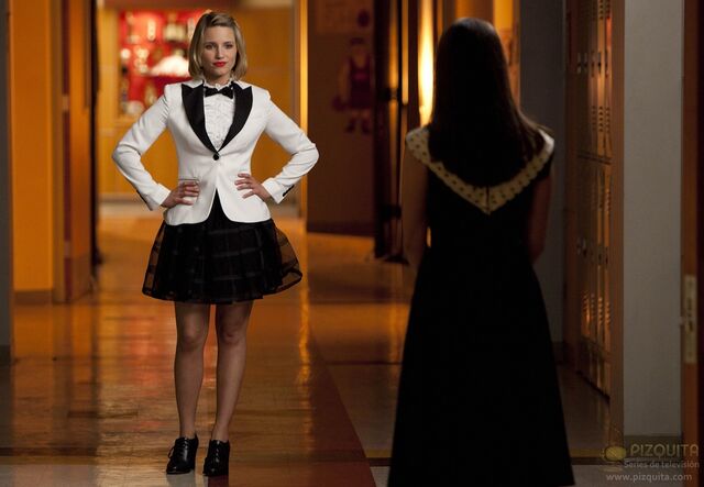 File:Glee-308-Hold-On-To-Sixteen-Promo-Picture-3.jpg