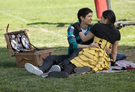 File:Glee-yes-no-mike-tina.jpg