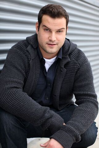 File:Zooey-Magazine-2011-max-adler-24899359-500-750.jpg