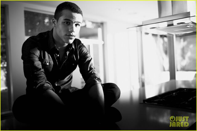 File:Jacob-artist-just-jared-photo-shoot-03.jpg