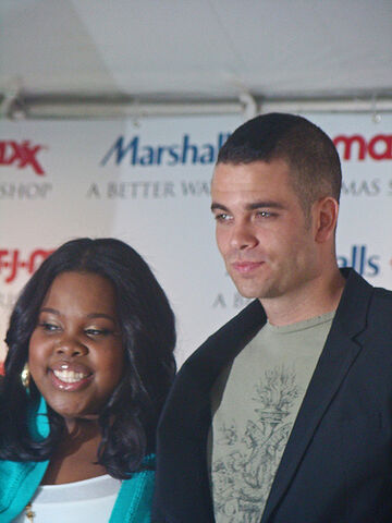 File:Happy couple.jpg