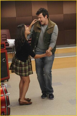 File:Rachel and Finn Smile.jpg