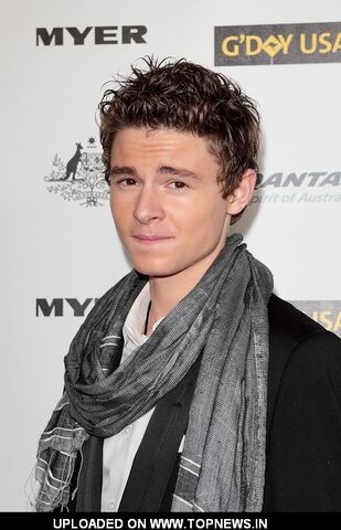 File:Callan McAuliffe as Dylan.jpg