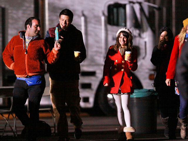 File:LeaMicheleSetofGlee Xmasepisode Pasadena 4.jpg