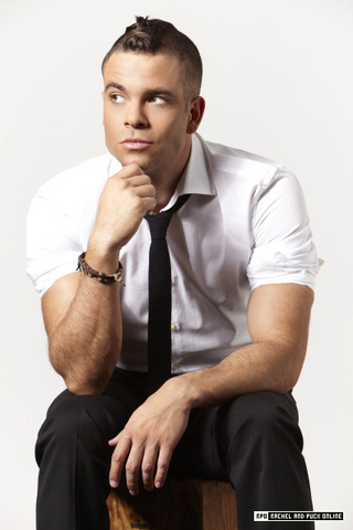 File:Tumblr m2i34ozX921qgf129o1 400.png