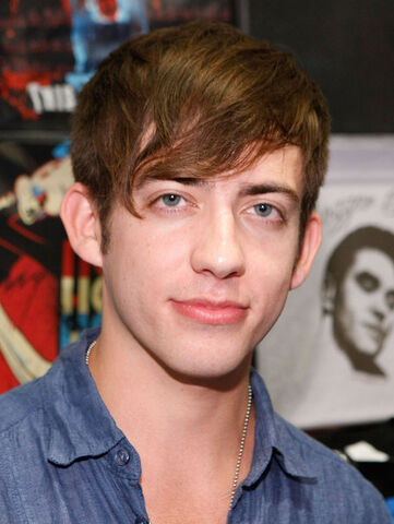File:Fox+Presents+Glee+Mall+Tour+Los+Angeles+6LUm egOx5nl.jpg