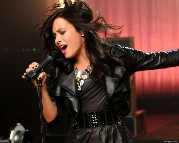 File:Demi-Lovato-004-1280x1024.jpg