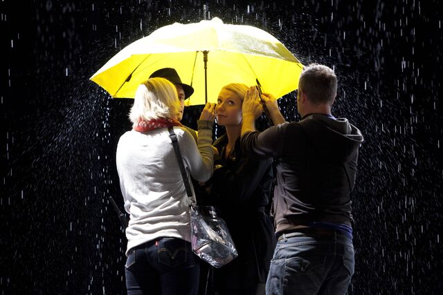 File:GLEE Ep207-BTS 088.jpg