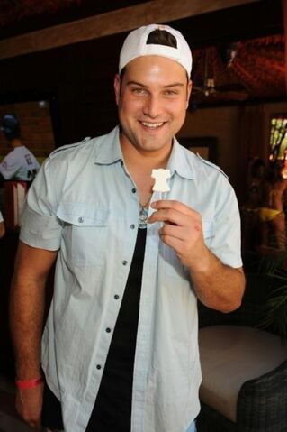 File:Max-adler tao-beach.jpg