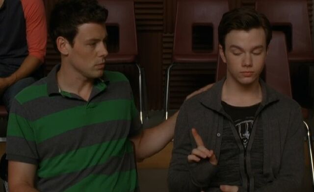 File:Finn-kurt-touching.jpg