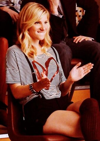 File:HeatherMorrisOutfit.jpg