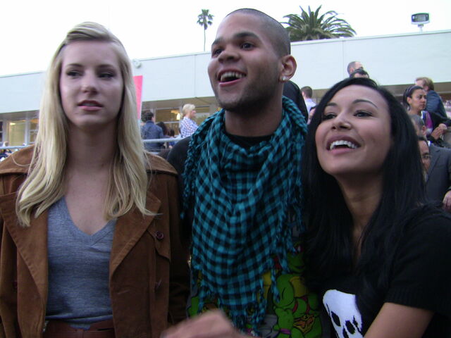 File:Glee-Behind-the-Scenes-brittany-10071792-2048-1536.jpg