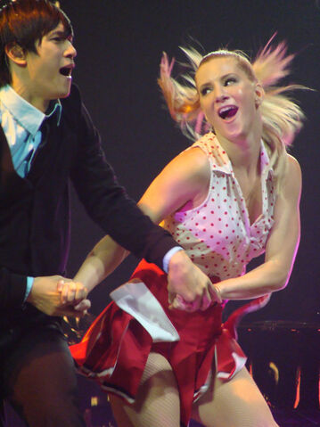 File:Glee-Tour-mike-and-brittany-1f2463913-500-667.jpg