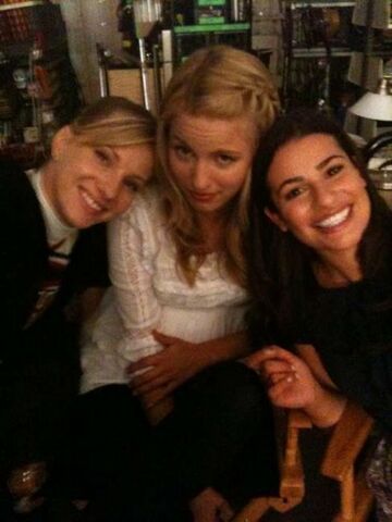 File:Gleeks-glee-16370077-488-650.jpg