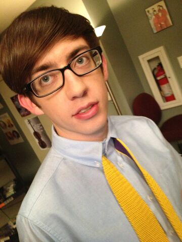 File:Kevin-on-set-of-Glee-filming-season-3-finale-artie-abrams-30693761-768-1024.jpg