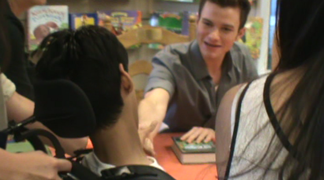 File:Tumblr m7uwmewiPp1qzam19o3 1280.png
