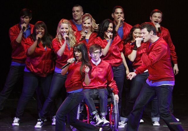 File:GLEE-CONCERT-ARIZONA-MAY-15-2010-glee-12236542-2560-1793.jpg