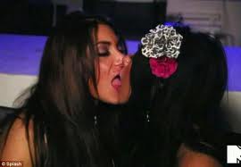 File:Snooki and deena love.jpg