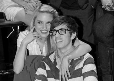 File:Quarite Black and White.png