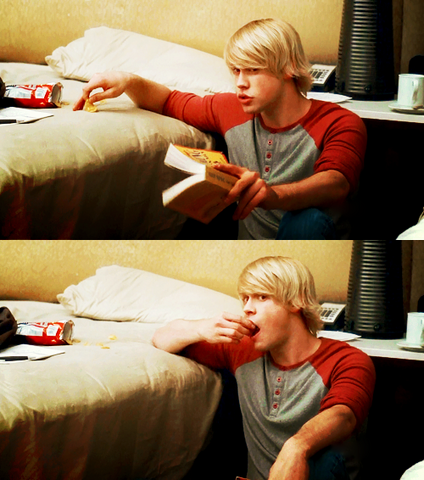 File:Tumblr lmspmugNMa1qcdemro1 500.png