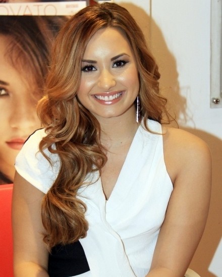 Image Demi Lovato Long And Ombre Hair Color For 2013 06