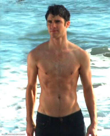 File:Sexydarrenonthebeach.jpg