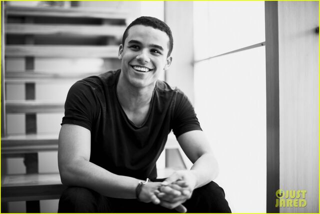 File:Jacob-artist-just-jared-photo-shoot-01.jpg