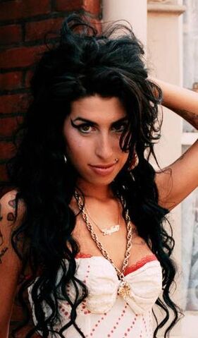 File:465 amy-winehouse-sani.jpg