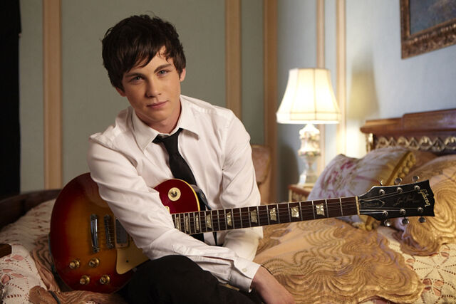 File:Logan-lerman-vf-bedguitar.jpg