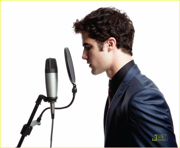 File:Darrensinging.jpg