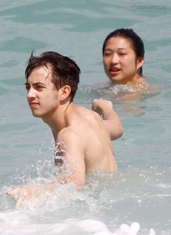 File:Ttkevin-mchale-shirtless-jenna-ushkowitz-bikini-06112010-18-820x1127.jpg