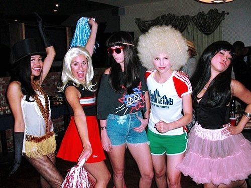 File:Glee Girls-1-.jpg