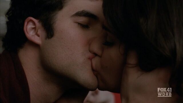 File:Glee rachel blaine kiss.jpg