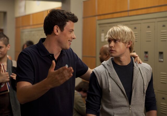 File:Finn-Sam-glee-16608949-2100-1454.jpg