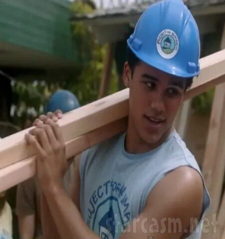 File:Jacob-Artist-Glee-wood-660x701.jpg